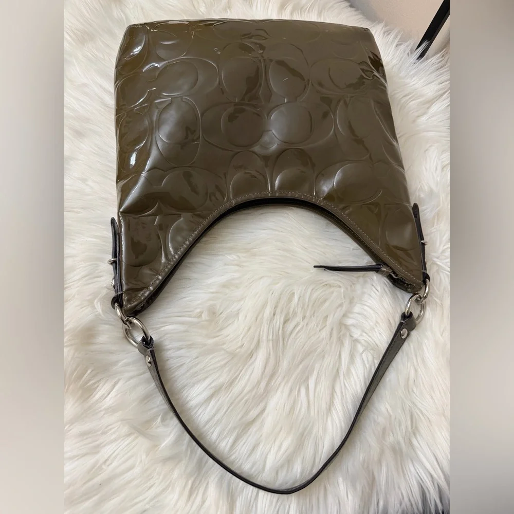 Coach Glossy Olive Shoulder Bag#F16172